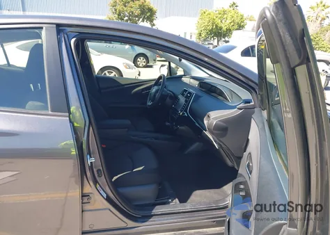 2021 Toyota Prius Le z USA, uszkodzony, nr VIN JTDKAMFU2M3131362